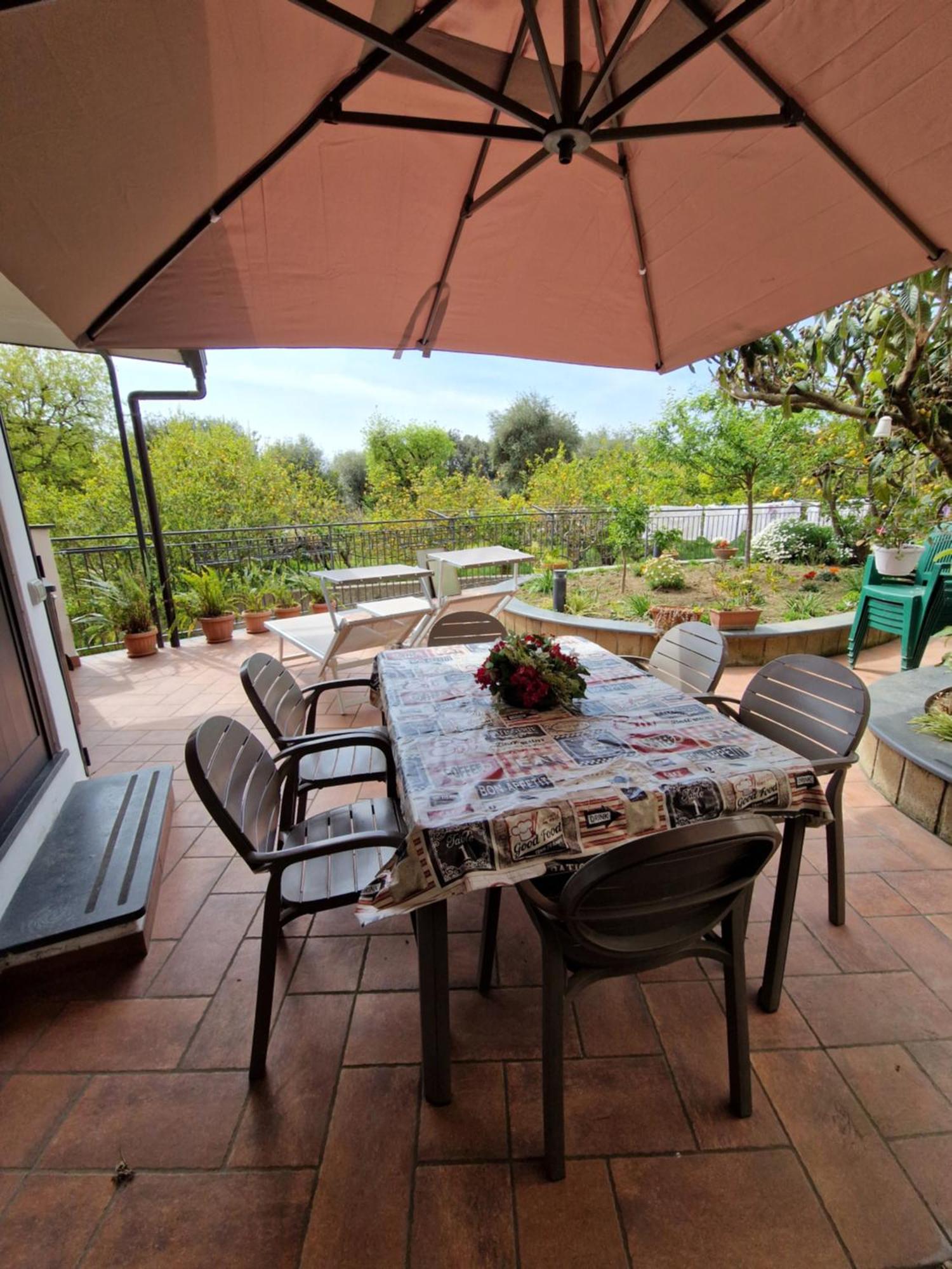 Il Giardino Dei Gigli Apartment Meta Exterior photo