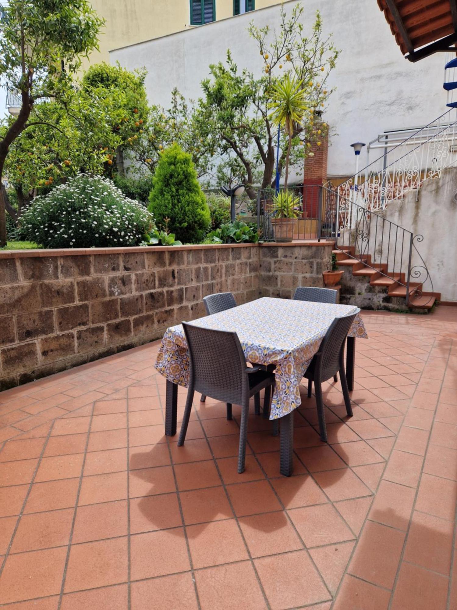 Il Giardino Dei Gigli Apartment Meta Exterior photo